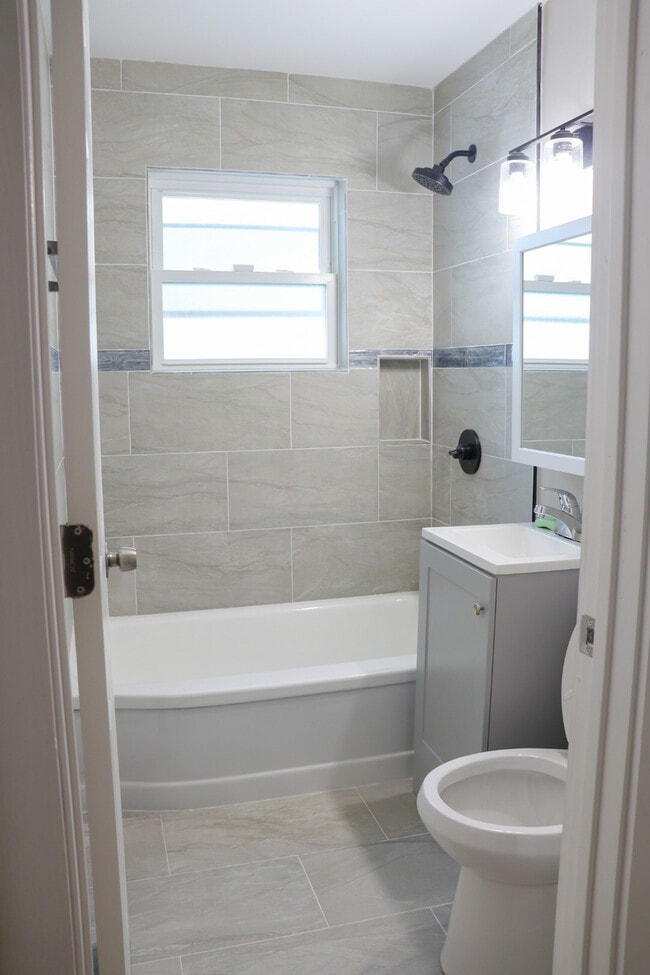 Photo - 12237 S May St