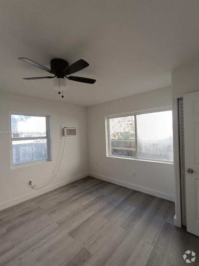 Building Photo - 1857 SW 4th St Unit 4 Rental