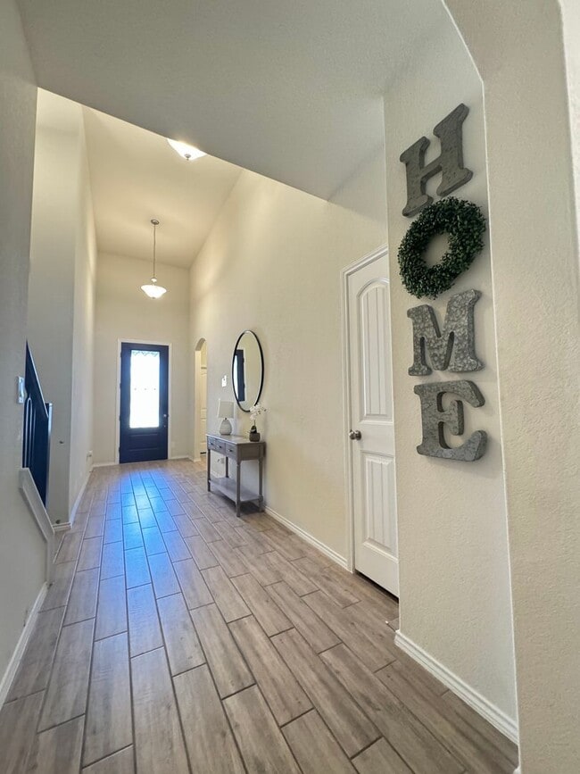 Building Photo - Beautiful 4 BD/3 BA Home Available off Wiseman Rd/Far West San Antonio! Available June 1st!