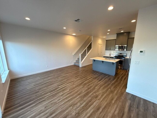 Photo - 5913 Blue River Dr SE