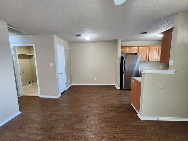 Photo - Roomy 3 Bedroom Duplex In S. Fort Worth Unit 1429 E. Robert St.