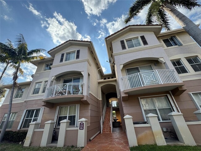 Building Photo - 8936 W Flagler St Unit 201