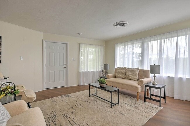 Photo - Renovated 3–4 Bedroom Home for Rent | 2,700+ Sq Ft | Bristol TN