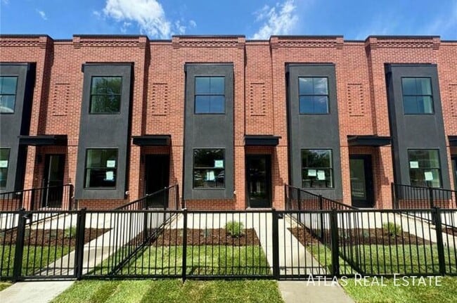 Photo - 115 W 2nd Ave