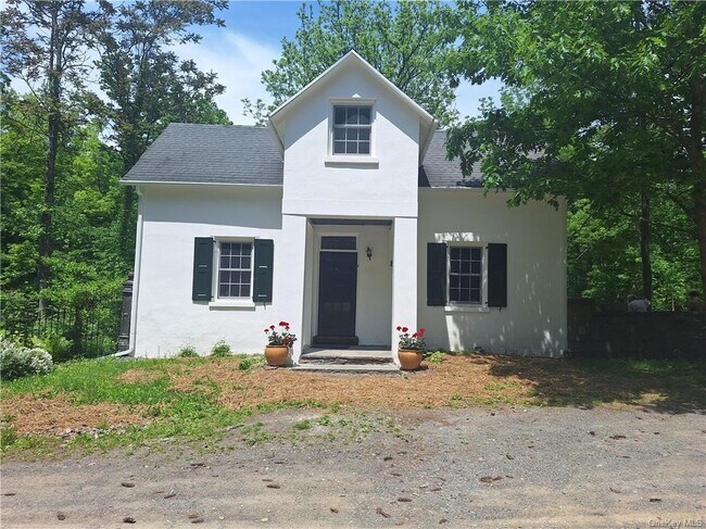 Photo - 847 River Rd House