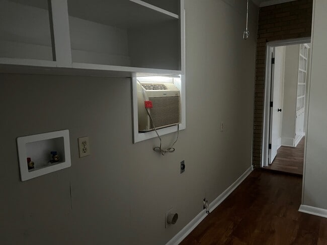 Photo - 5705 Creighton St