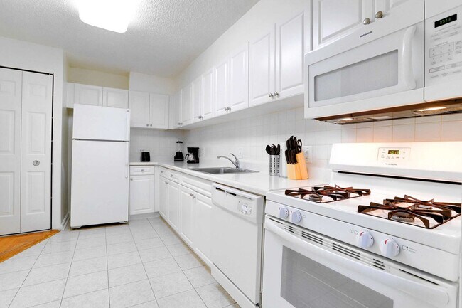 Photo - 320 23rd St S Unidad FL4-ID1022534P