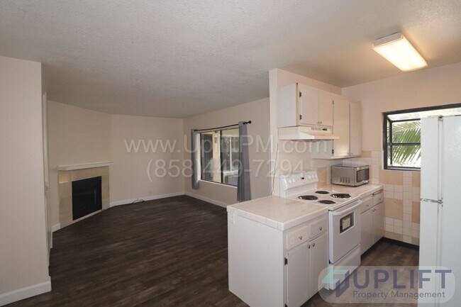 Building Photo - 2-bedroom, 2-bathroom home in a gated comm... Unit 14