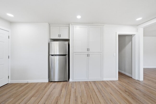 Photo - Large Brand New Remodeled 1 Bedroom unit with Washer Dryer Hookups - MUST SEE!!! Unit 831