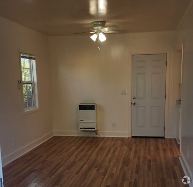 Building Photo - One-bedroom, one-bathroom apartment in Alt...