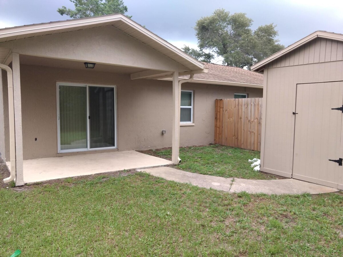 TWO BED ONE BATH REAR PORCH AND STORAGE SHED. - TWO BED ONE BATH REAR PORCH AND STORAGE SHED. Casa