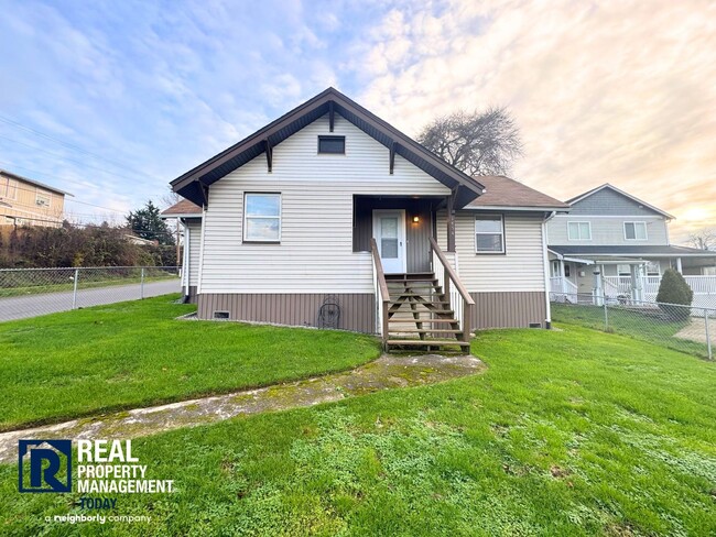 Building Photo - Charming 2 Bedroom with Bonus Loft!