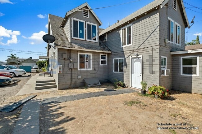 Building Photo - 1323 Monterey Ave Rental