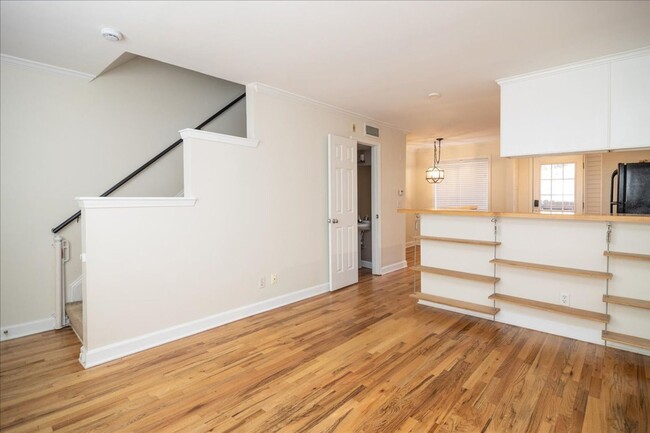 Bright & Stylish Townhome in Prime Atlanta... - Bright & Stylish Townhome in Prime Atlanta...