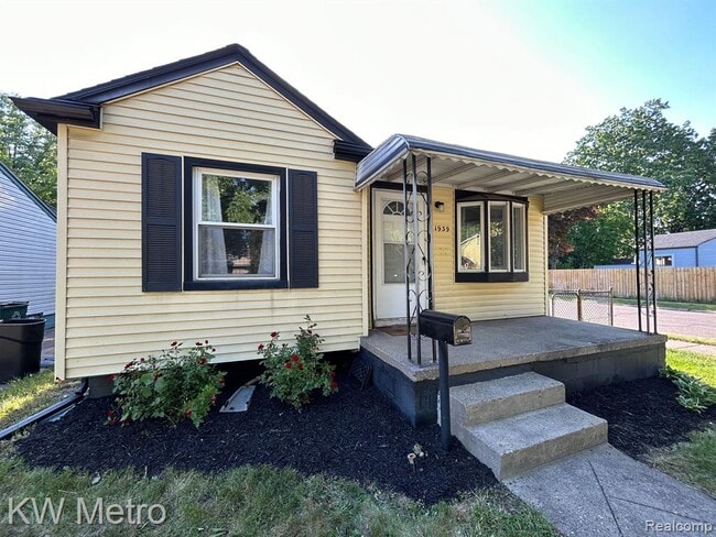 Building Photo - 1939 Bonner St Rental