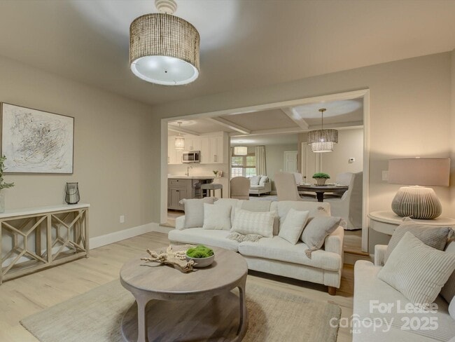 Building Photo - 2016 Wedgedale Dr