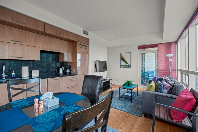 Building Photo - 15 Poyntz Ave Unit ID1345976P