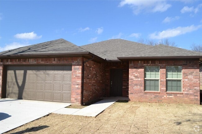 Building Photo - House For Lease in Denison -- 3 Bed/2 Bath