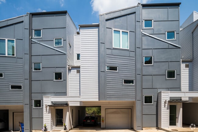 Photo - 1500 Summit St