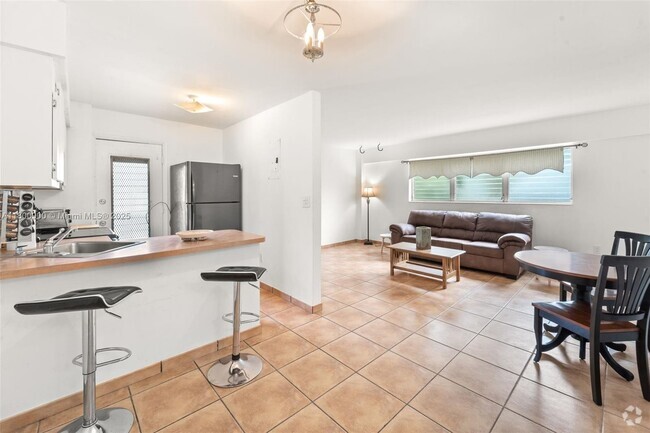 Building Photo - 1614 West Ave Unit 206 Rental