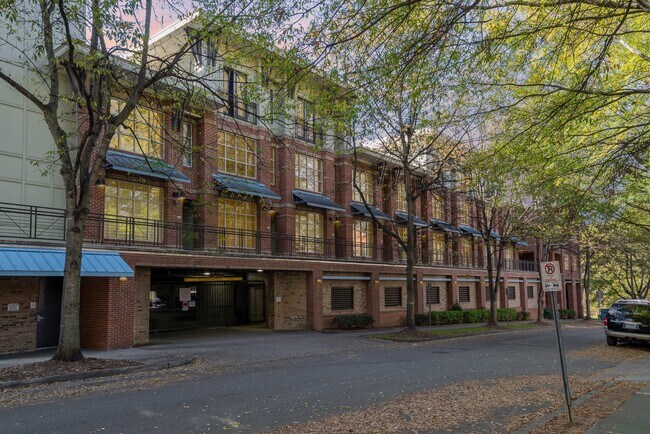 Building Photo - 1101 W 1st St Rental