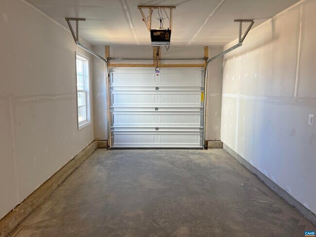 Photo - 325 Willowshire Ct