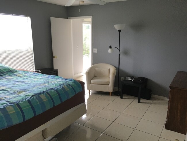 Building Photo - 9683 Hollyhill Drive Rental