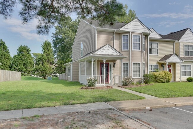 Building Photo - Updated 3-Bedroom Yorktown Townhouse with Private Yard and Community Amenities