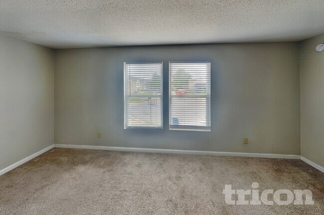 Photo - 7921 Crackling Ln