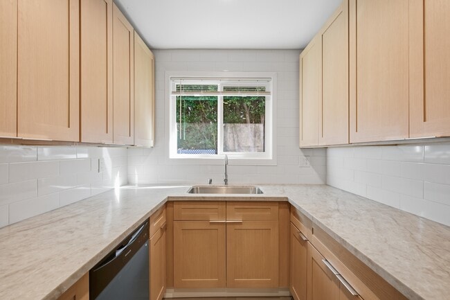 4321 Saugus Ave