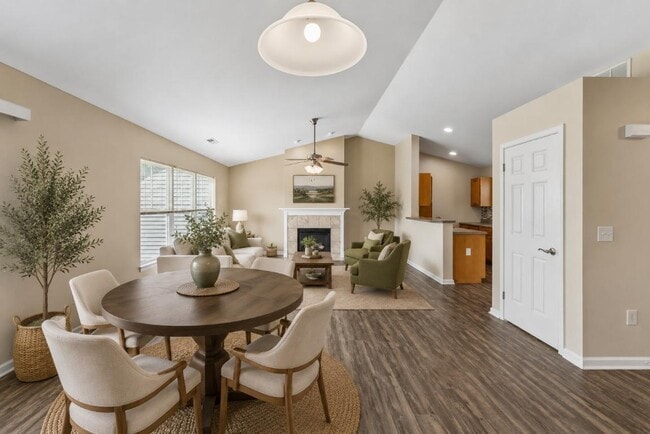 Photo - Saratoga Crossing Apartments & Townhomes