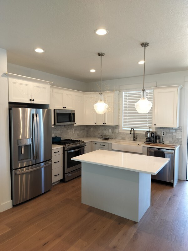 25 E Center St