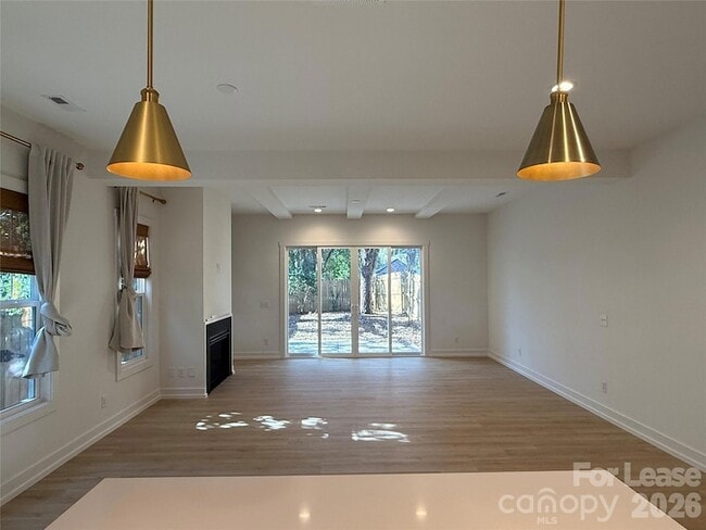 Photo - 612 Ambassador St