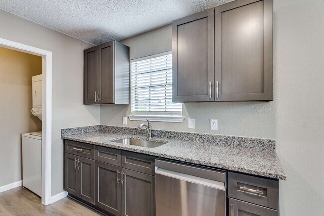 Updated & Conveniently Located 2 Bedroom Apartment in South Fort Worth