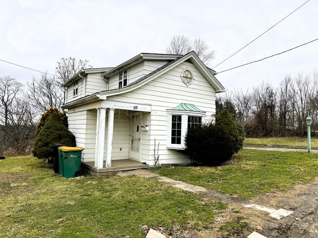 915 Perry Hwy
