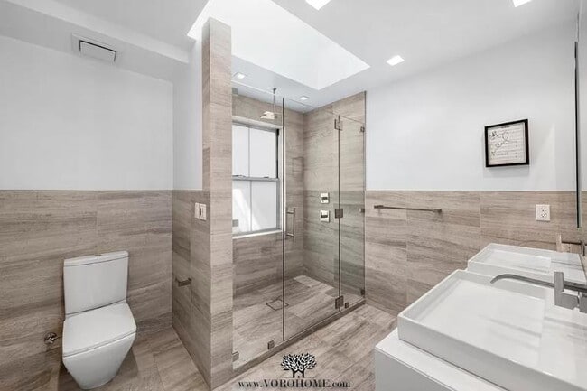 Photo - 136 Beekman St