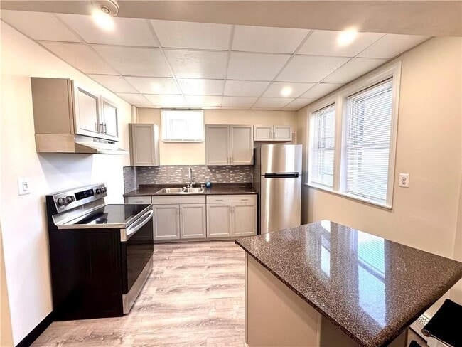 Building Photo - 143 Pidge Ave