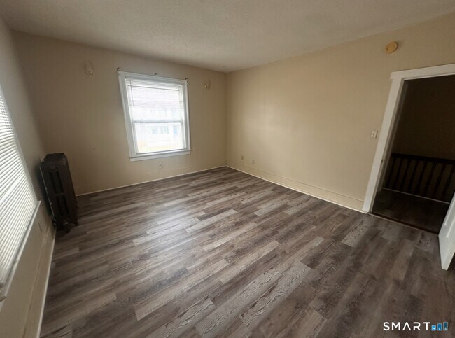 Photo - 26-28-28 Lenox St