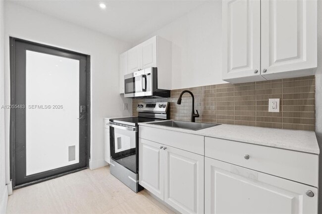 2440 SW 3rd St Unit 2