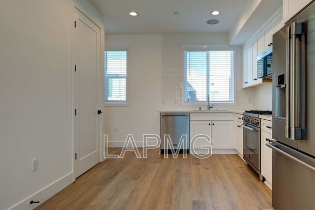 Photo - 4507 Saturn St