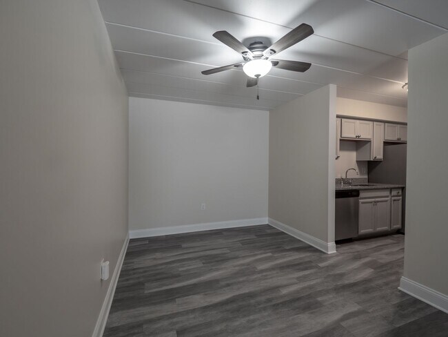 Photo - 700 Lee Dr