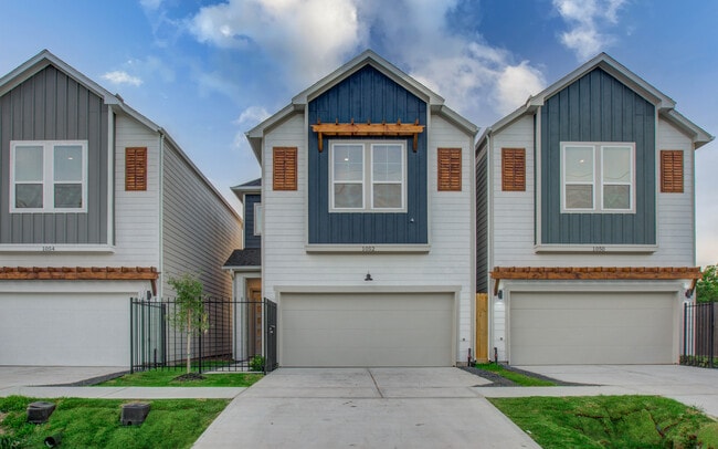 Photo - 1052 Mansfield St