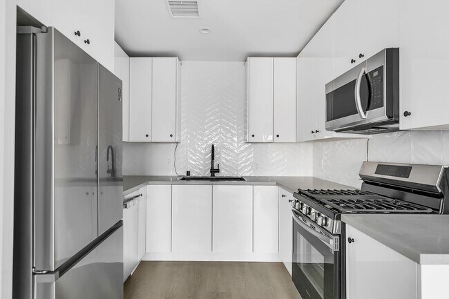 5606 Lexington Ave
