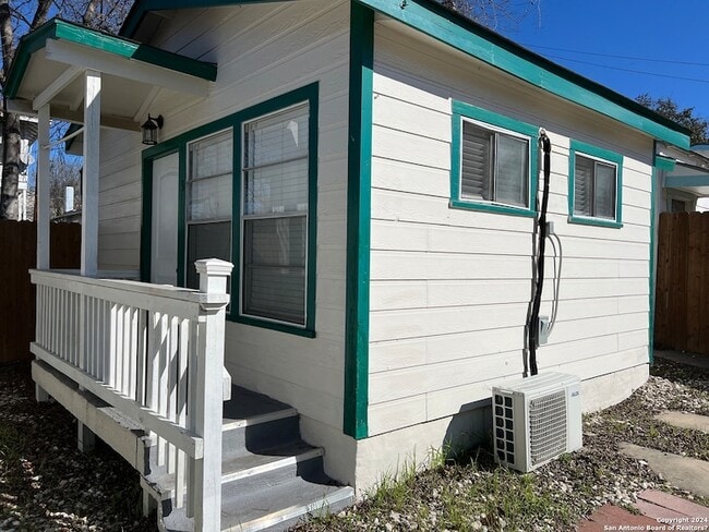 Photo - 825 W Russell Pl