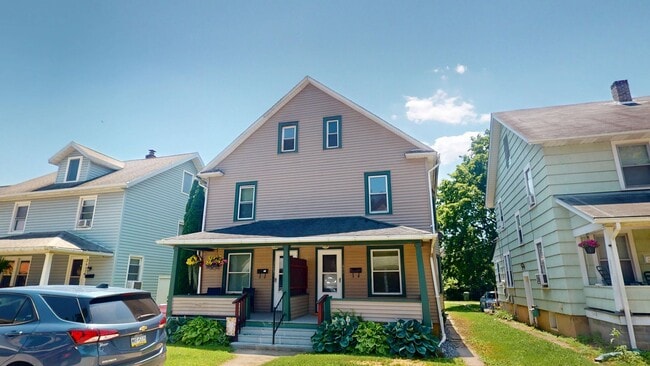 Charming 3 Bedroom Home - Charming 3 Bedroom Home