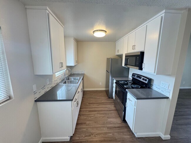 Photo - Bay Street Apts