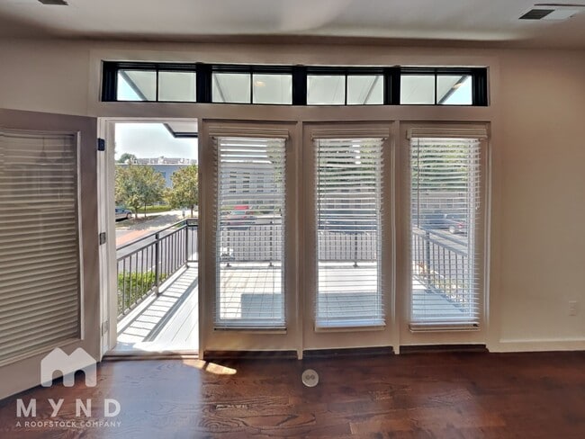 Photo - 436 E 33rd St