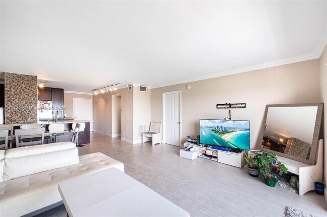 Photo - 110 S Shore Dr Unidad 6D