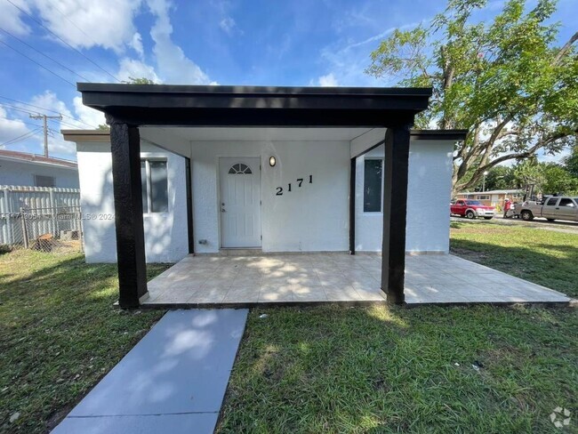 Building Photo - 4 bedroom in Opa Locka FL 33054 Rental