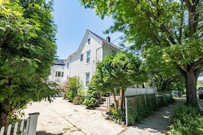 Building Photo - 19 Faxon St